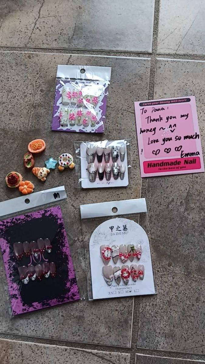 Item: M, $29.99 , host:emma