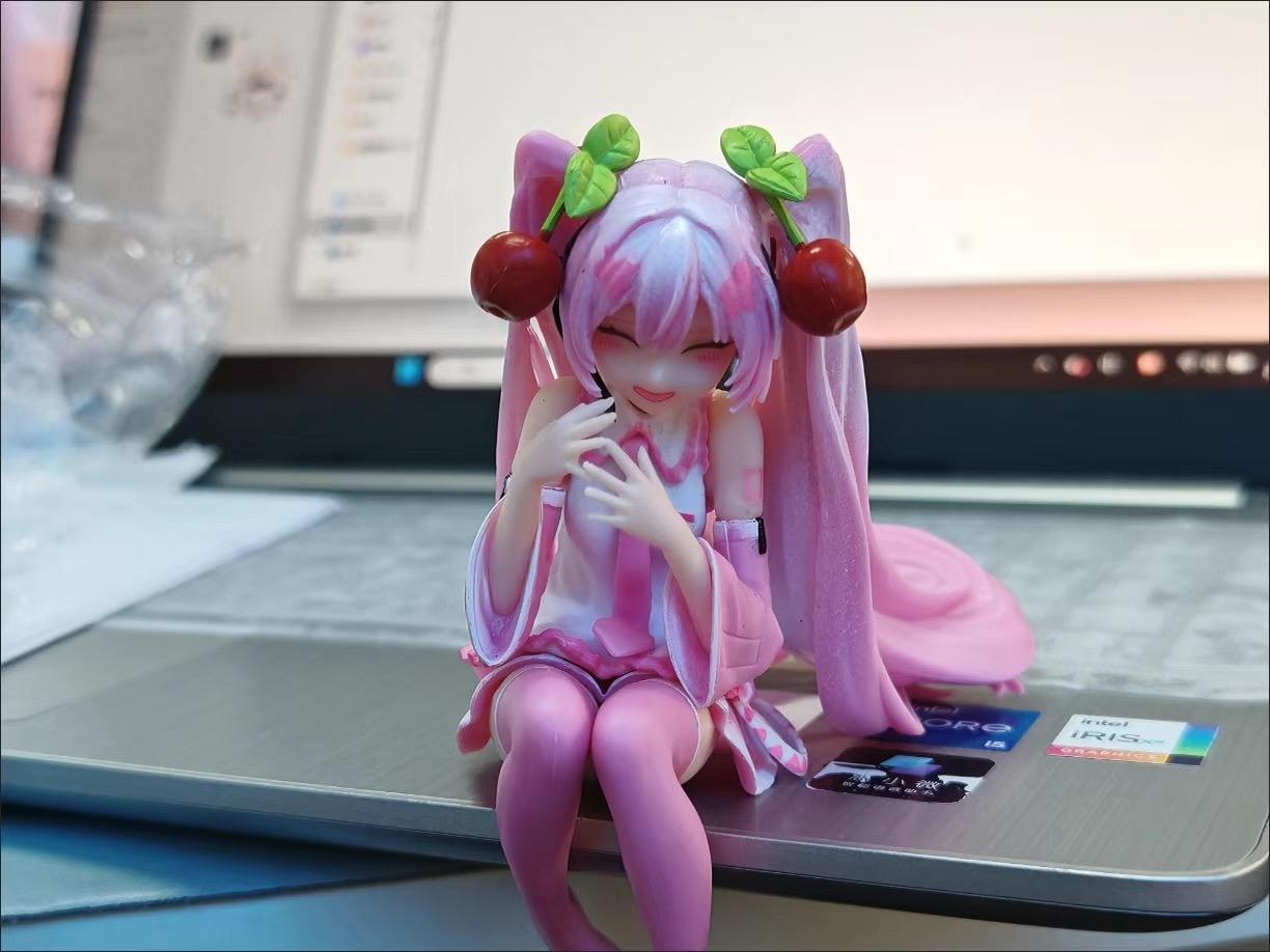 Sakura Hatsune Miku figure MIKU instant noodle pressing sitting