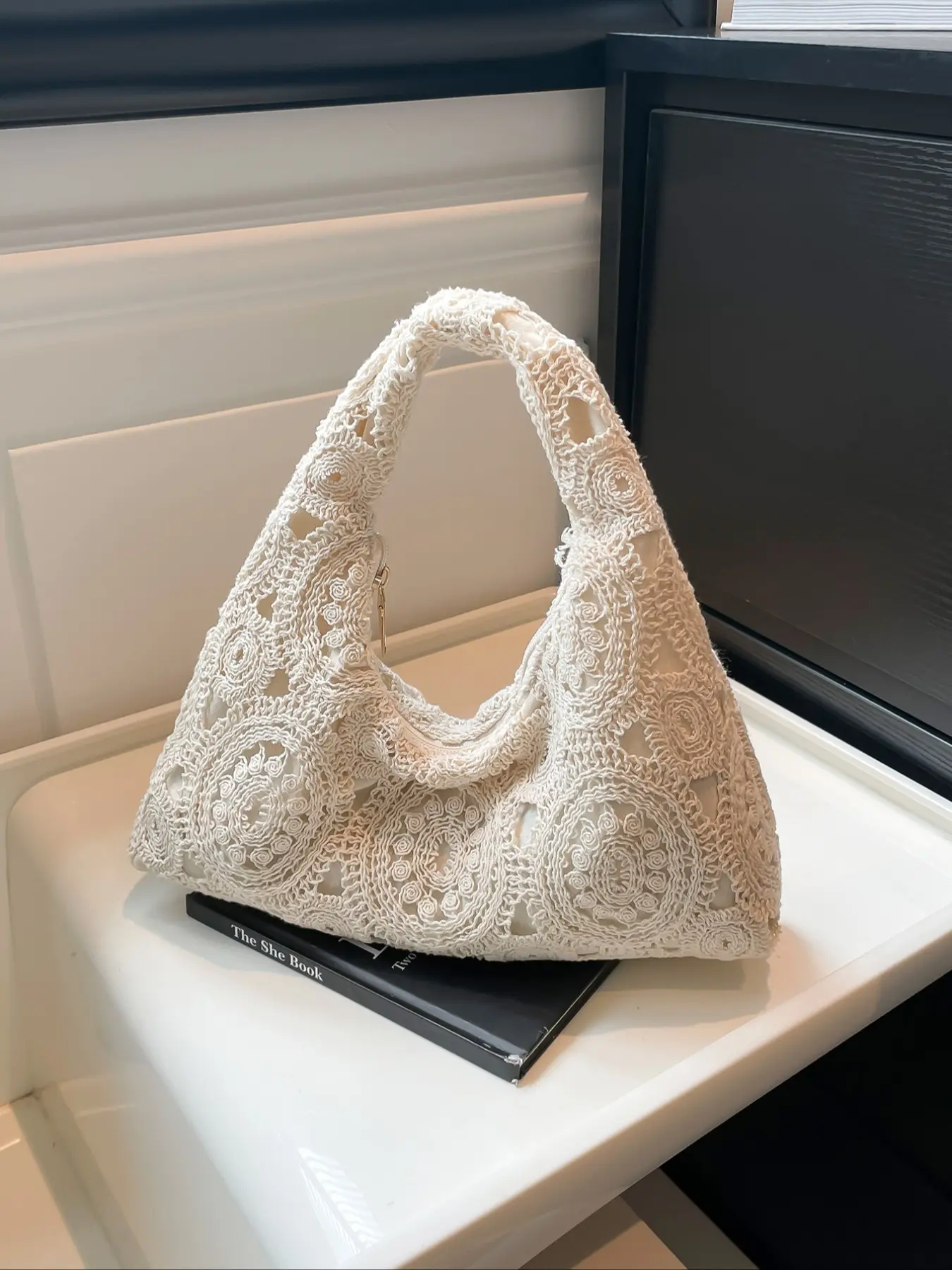 Hollow Floral Woven Bohemian Beach Bag, Half-Moon Handbag, Casual Trendy Handbag, All-Season Accessory with Random Pattern, Casual Fashion Bag