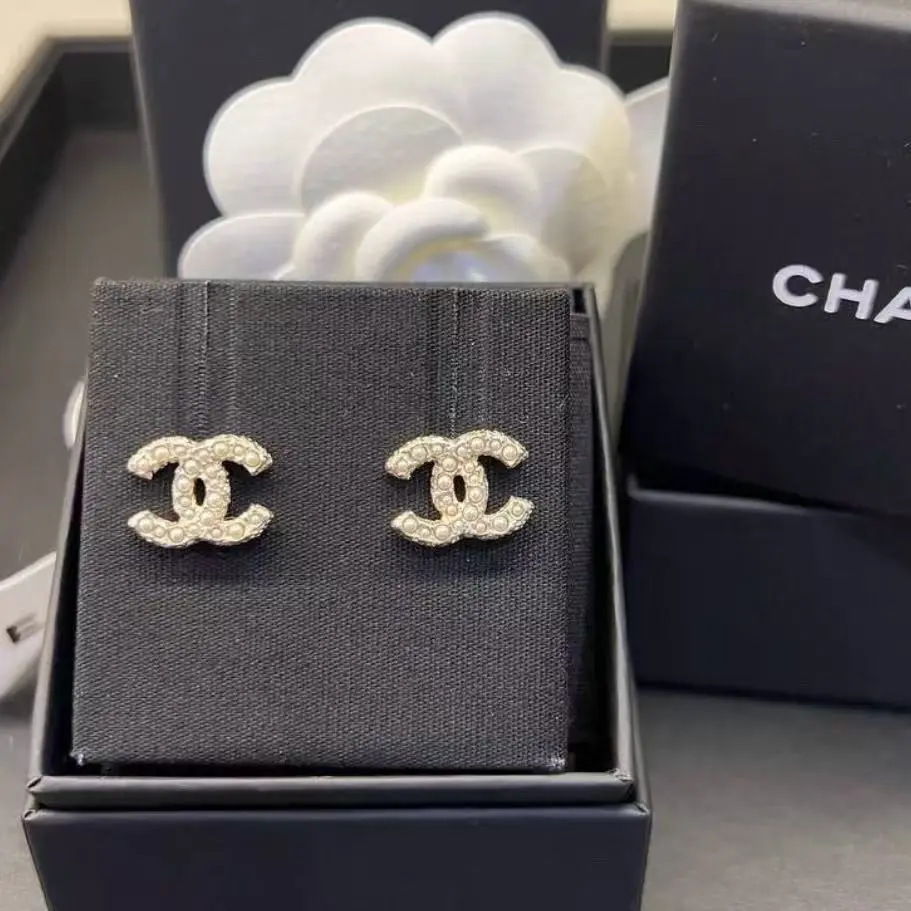 Pre-owned H1 Chanel New Rhinestone Double C Stud Earrings SM06280008