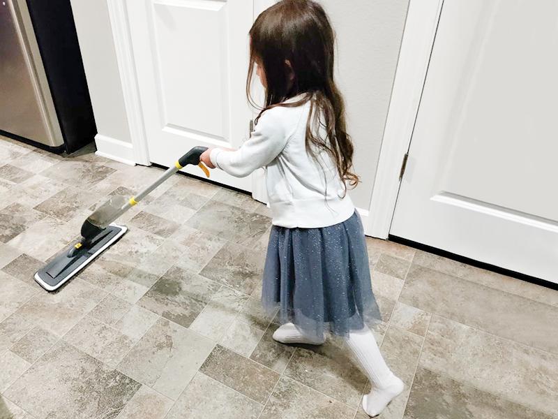 SUNDAY MIRTH Microfiber Spray Mop: 400ml Refillable, 2 Pads, Dry/Wet Use, For All Floors, Home & Commercial Vinyl