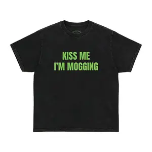 KISS ME IM MOGGING Shirt Funny Meme T-shirt Internet Culture Slang Humor Tee Looksmaxing Viral Trend Gift Idea Sarcastic Graphic Apparel Casual Wear Street Style Top Youth Culture