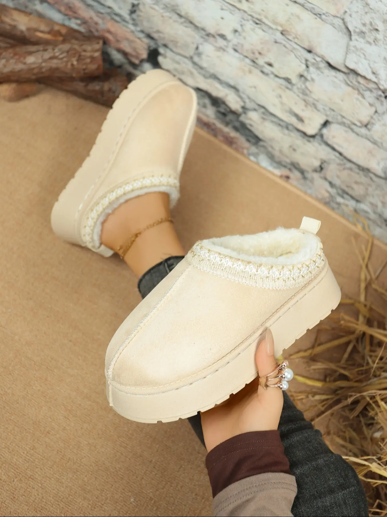 Women's Winter Warm Thick Sole Cotton Slippers, House Slippers, Plush Lining, Embroidered Pattern, Anti-Slip Comfortable High-Low Design, Versatile Home & Outdoors, Non Slip Slippers, Thick Soled Slippers