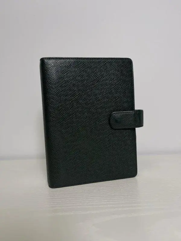 Pre-owned Louis Vuitton leather Small Leather Goods TAIGA AGENDA MM PLANNER
