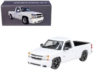2006 Chevrolet Silverado 'Cateye' Pickup Truck Summit White 1/64 Diecast Model Car by Paragon