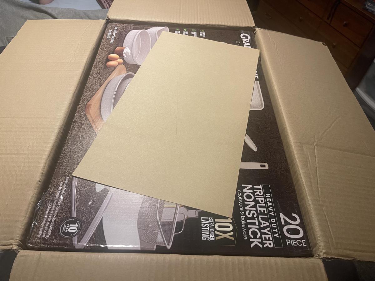 Item: 20pc Speckled Cream Set