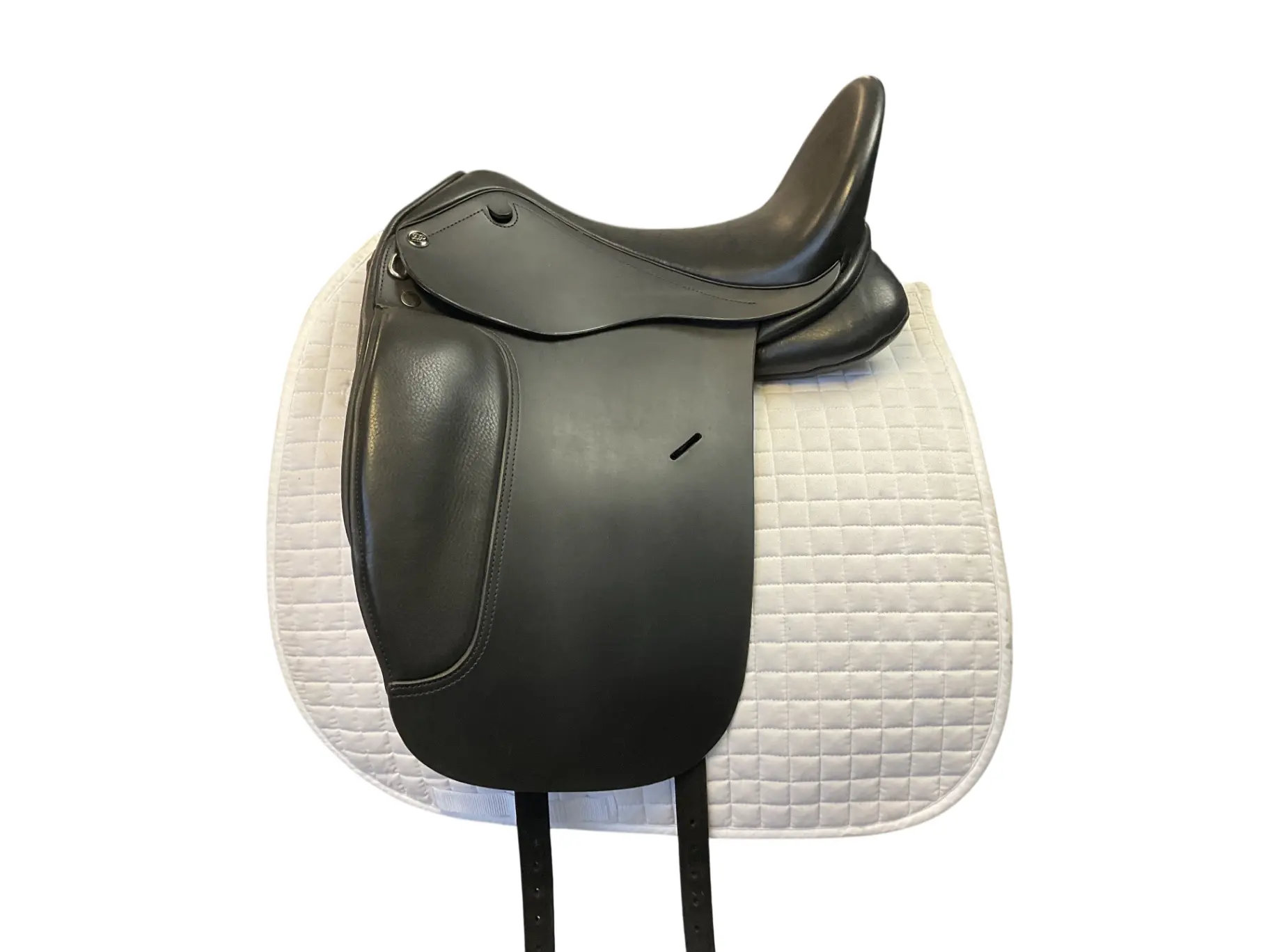 DP Essence Horse Riding Dressage Saddle, 17.5in Equestrian Sports & Outdoor Leisure Equipment