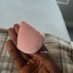 Colovis  Powder Puff Set Soft Velour Triangle Makeup Sponge for Foundation & Loose Powder Pink & Black Ideal for Travel Daily Use Easy to Clean Beauty Tools