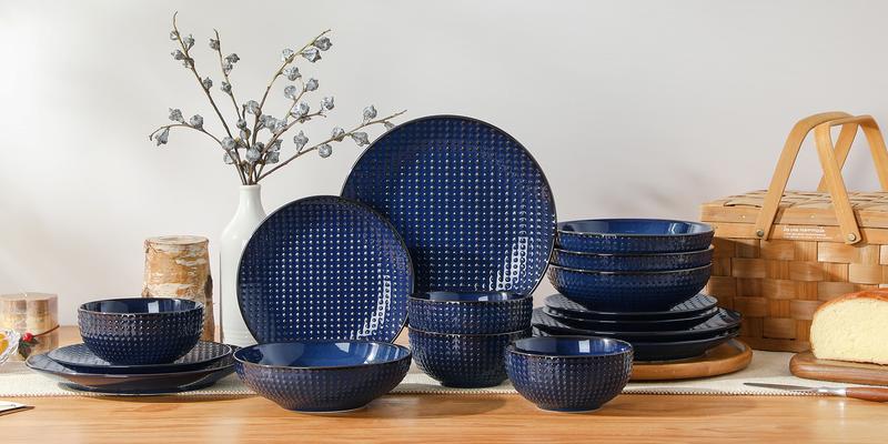 MALACASA 16 Pieces Stoneware Tableware, White/Blue Embossed Delicate Dinnerware Set for 4 People, Plate and Bowl Set in Cinquefoils/Honeycomb Patterns for Kitchen Lovers Winter Holiday