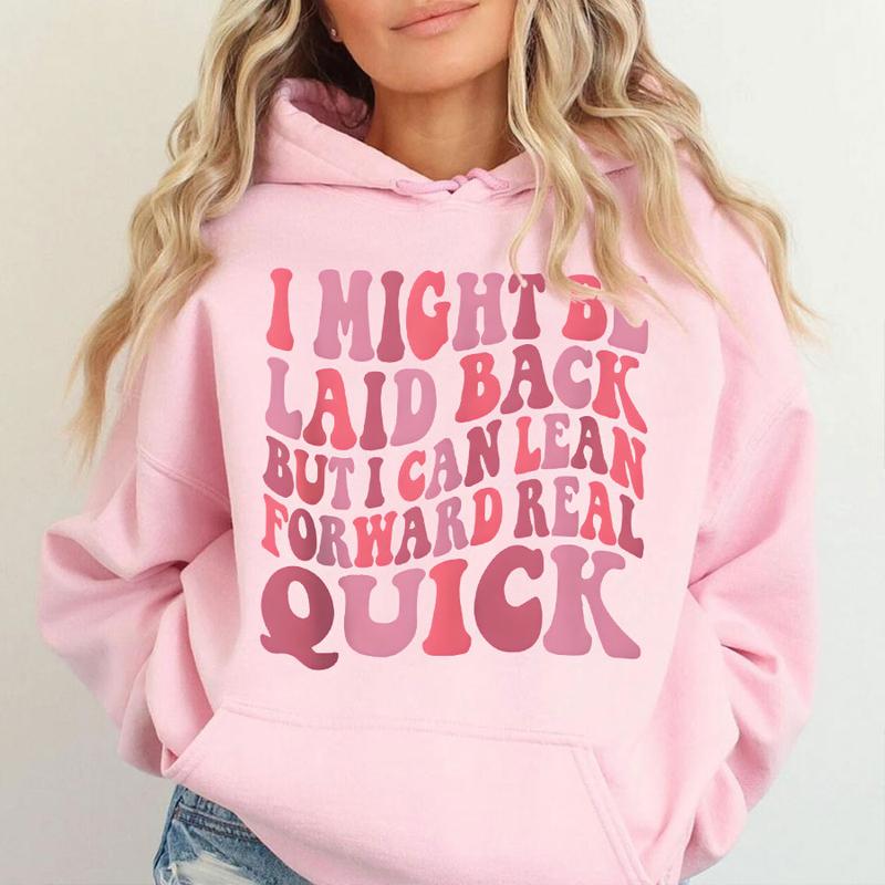[Made in USA] I Might Be Laid Back But I Can Lean Forward Real Quick Hoodie, Retro Groovy Letter Print Pullover Hoodie, Funny Sarcastic Quote Outfit, Cute Pink Oversized Hoodie, Casual Streetwear Gift for Her Women