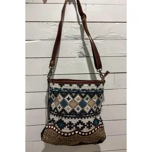 Kingly Shoulder Bag