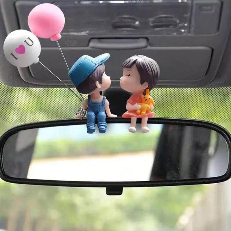 Cute Couple Car Dashboard Decorations, Lovely Couple Kiss Cartoon Figurines Car Ornament, Resin Material Boy Girl Car Interior Decoration with Balloon for Car Dashboard Gifts