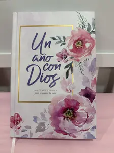 Un año con Dios: 365 devocionales para inspirar tu vida | A Year With God: 365 Devotions to Inspire Your Life (Spanish Edition) Hardcover