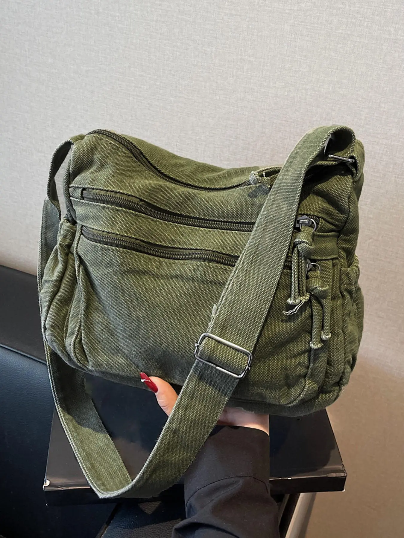 Retro Distressed Commuting Shoulder Bag, Multi-Zipper Layered Design with Adjustable Wide Strap, Workwear-Style Practical Commuter Messenger Bag for Daily Commute & Outdoor Use