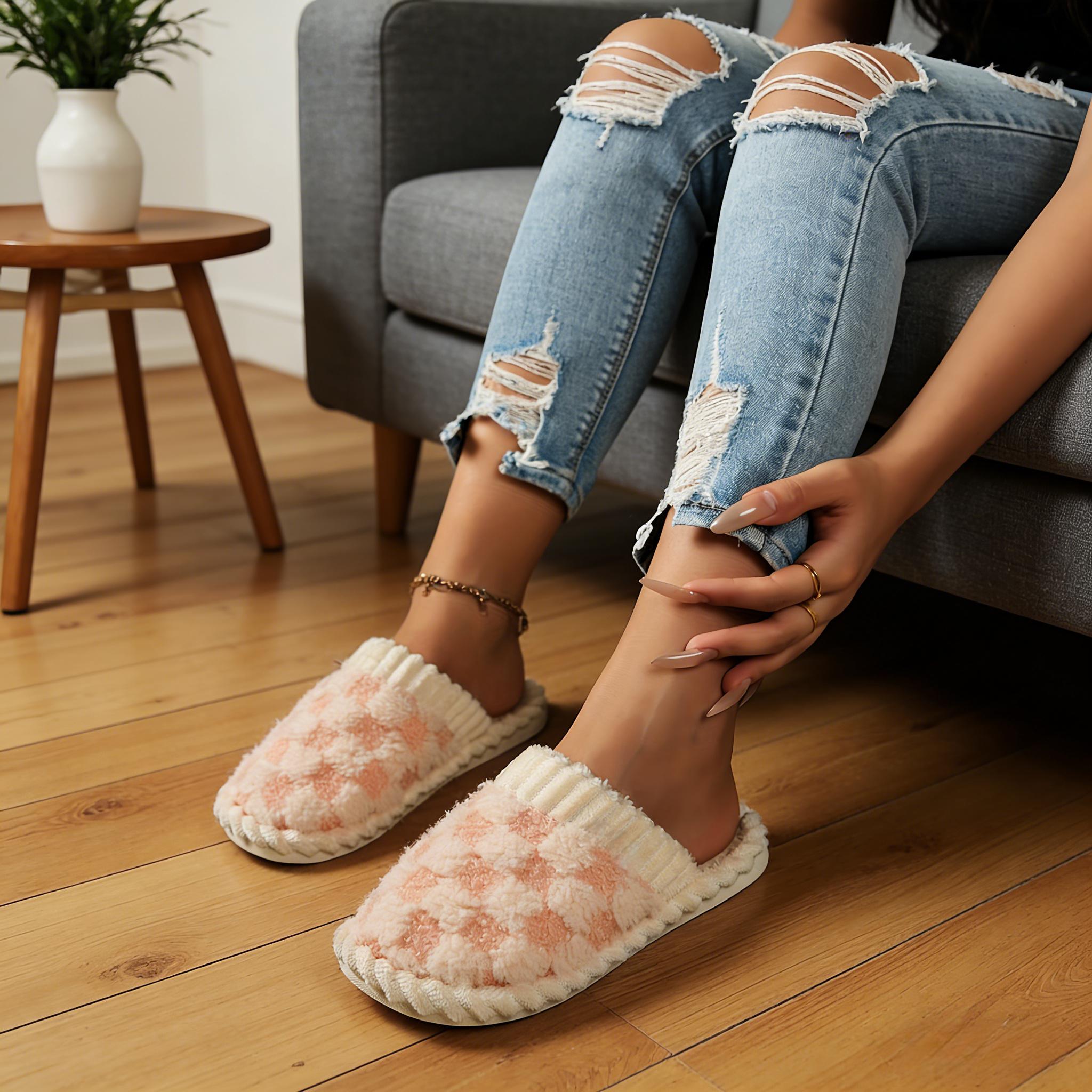 Checkered Plush Slippers for Men & Women – Warm Fuzzy Memory Foam Indoor/Outdoor House Shoes, Non-Slip Cozy Winter Bedroom Slippers