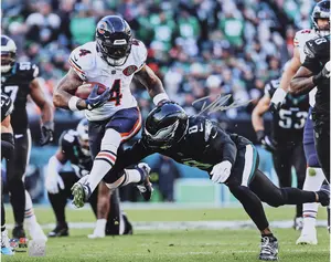D'Andre Swift Chicago Bears Autographed 16" x 20" Stiff Arm vs. Philadelphia Eagles Photograph - Fanatics Authentic Certified