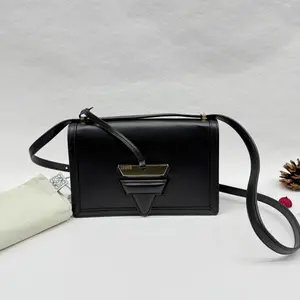 Pre-owned Loewe Leather Shoulder Bags 7.8'' R2589 Shoulder Bag C18671552304 0313 T1 Qiqi