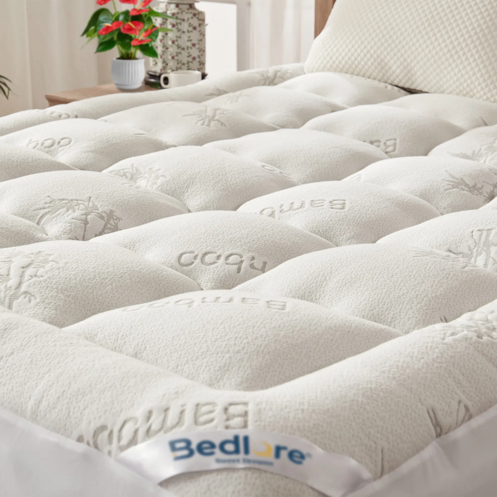 【HomeEssentials】BEDLORE Bamboo Topper Mattress Pad with Fitted Sheet, Thick & Plush Luxury Bamboo Topper, Breathable & Silky Soft for a Cool Sleep, Deep Pockets, Machine Washable, Ideal for Bedroom & Home Use