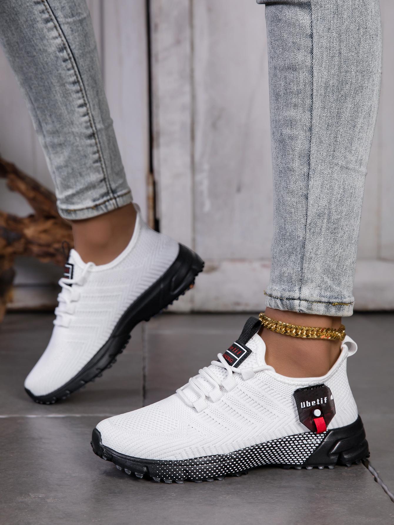 Women's fashionable and breathable knitted athletic shoes, 2026 new spring/autumn casual lightweight soft-soled walking shoes, comfortable low-top outdoor running shoes.