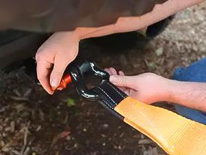 Nilight 2 Pack Small Shackles 5/8" D-Ring Shackle 3.25 Ton (7165 Lbs) Capacity Heavy Duty Off Road Recovery Shackle Kit for Cars and Other Applications for Tie Downs, Black Red