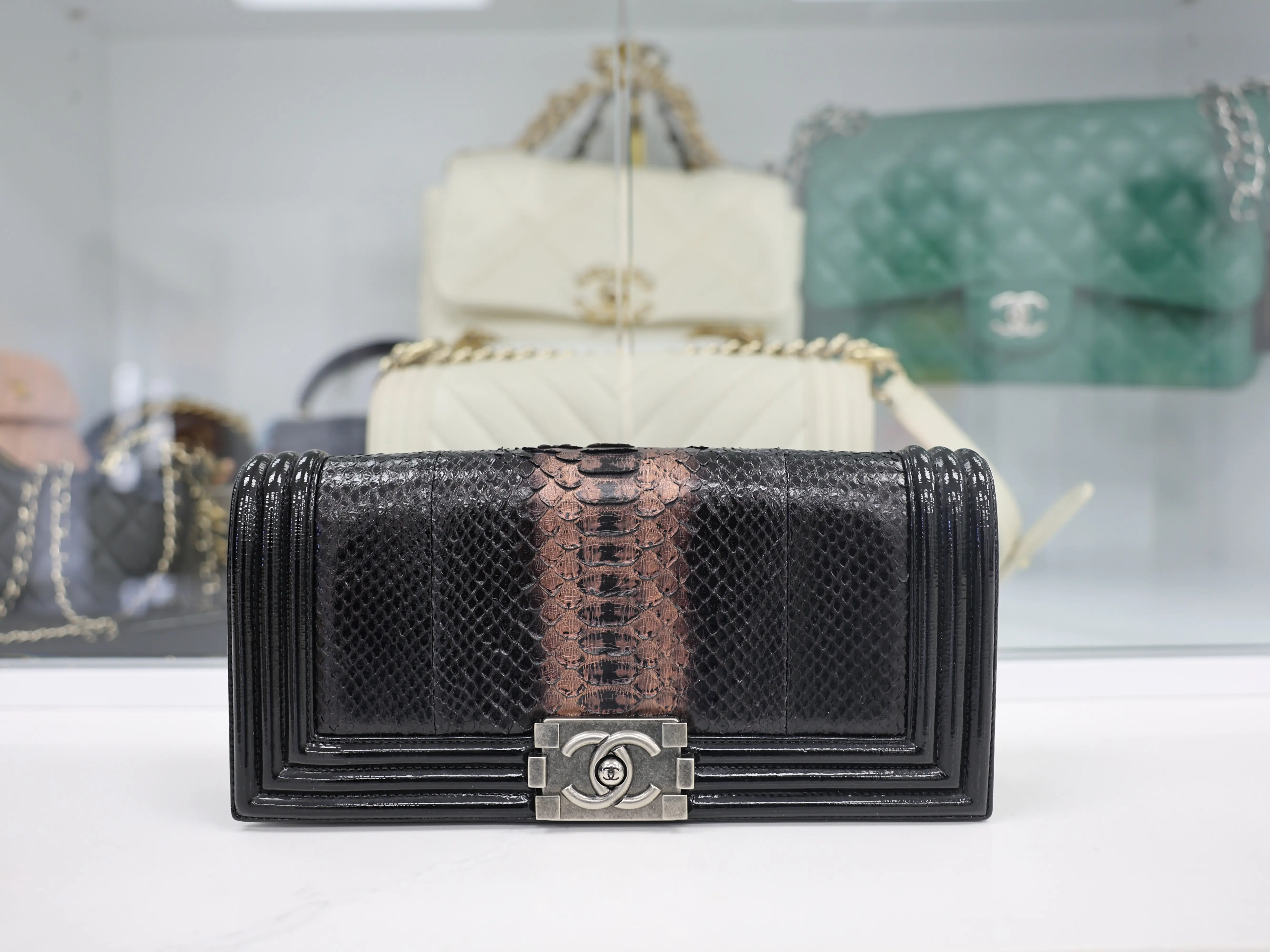 Pre-owned CHANEL LEATHER Clutches & Wristlets CLUTCH ROSE GOLD PYTHON