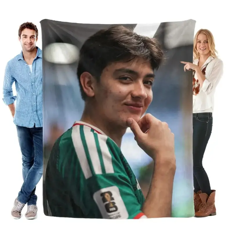 Gilberto Mora Mexico Soccer Jersey Portrait Graphic Blanket, Soft Cozy Plush Throw for Bed Couch Sofa Game Room Decor, Football Fan Birthday Christmas Gift Fleece Cover