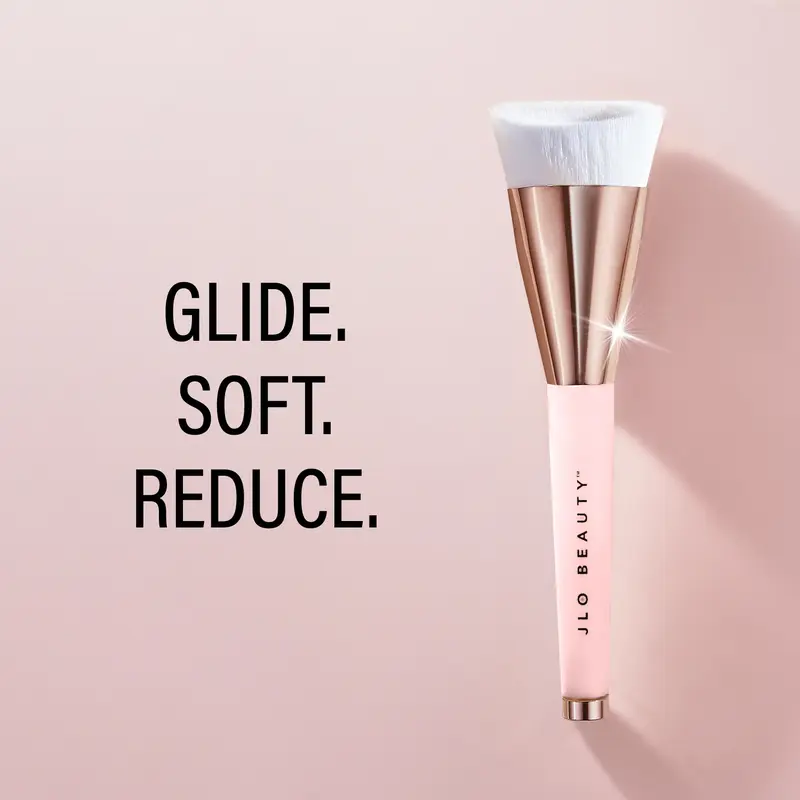 JLO BEAUTY Hydrating Cream Brush - Patent Head Scoops & Sweeps Moisturizer, Soft Brushes, Sensorial Glide, Hygienic Finger Contact Limit, Reduces Product Waste, Applies Cream to Face & Neck, Everyday Use