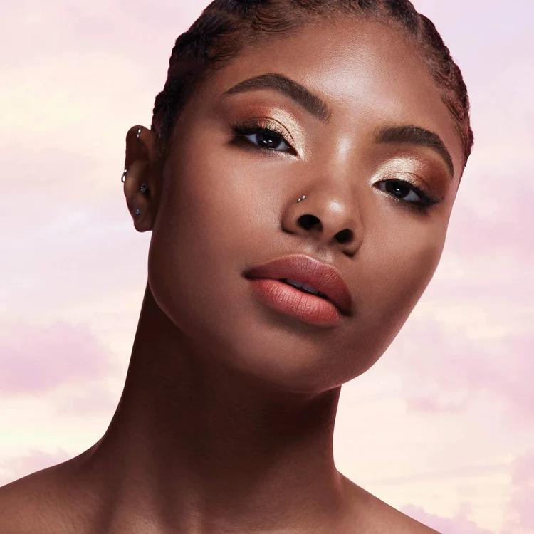 Stila Shimmer & Glow Liquid Eye Shadow - Pearl-Packed Translucent Base for Rich Color Payoff Stila Shimmer & Glow Liquid Eye Shadow - Pearl-Packed Translucent Base for Rich Color Payoff