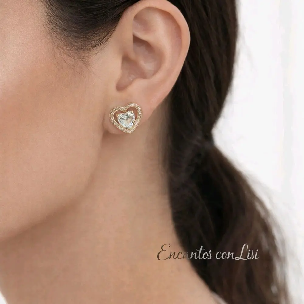 Pequeños aretes de corazon clear  de postecito  .Oro laminado 14