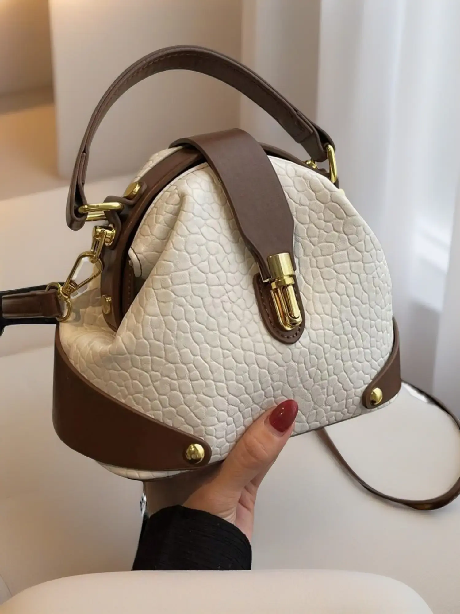 woman small crossbody bag new fashionable handbag Women's Exquisite Shell Tote Bag Premium Design Single Shoulder Crossbody Bag with Contrasting Litchi Pattern Compact Fashionable Leather Handbag for Daily Commuting Shopping Dating