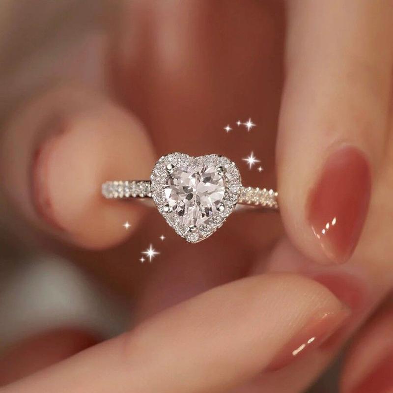 【PANG Jewelry】Women's ring, a heart-shaped ring decorated with sparkling zircons in a sweet style. It is a fashionable, casual and exquisite piece of jewelry suitable for parties. It can be given as a gift or as an engagement ring