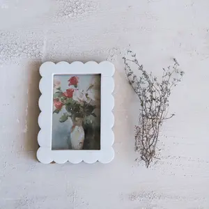 Scalloped Photo Frame, White, 4"x6"