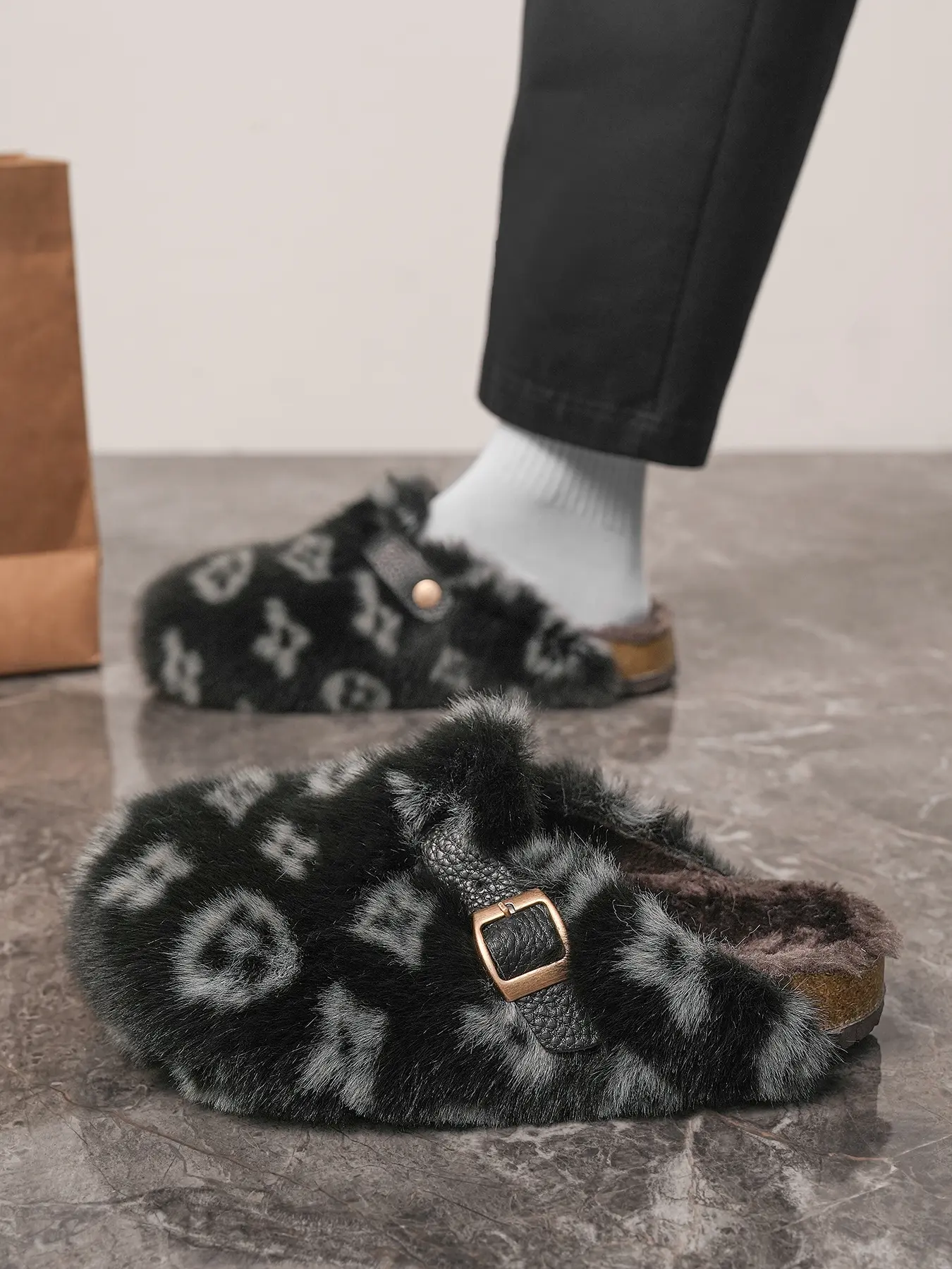 Women & Men Warm Comfortable Slippers, Non Slip Slippers, House Slippers, Luxury Faux Fur Shoes, Anti-Slip Outdoor Winter Footwear, Casual Fashion Artificial Fur Boots, Home Footwear
