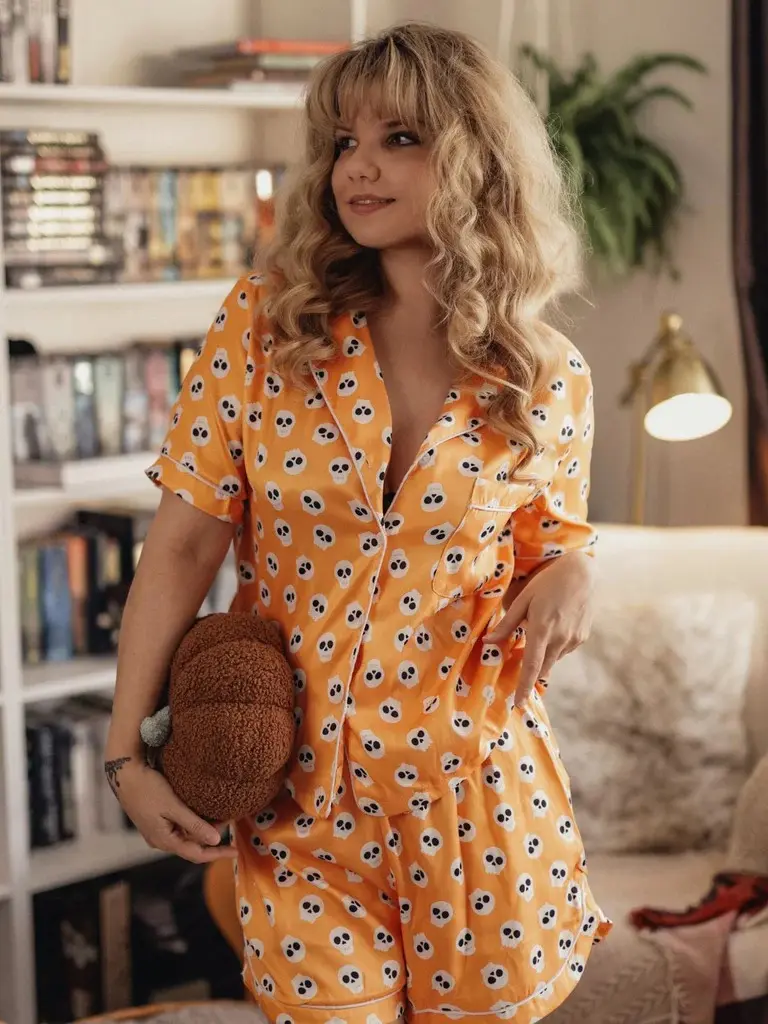 RETRO STAGE Nightwear for Women, Retro Graphic Skull Print Pajama Set, 2-Piece Halloween Button Front Shorts Set, Button Down
