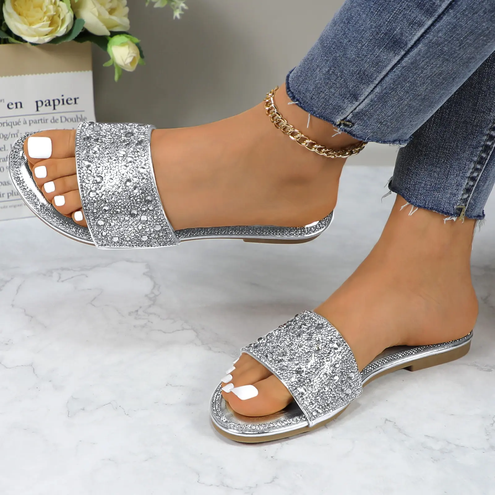 Women's Flat Sandals Fashion Sparkly Glitter Rhinestone Decorated Breathable Open Toe Slides Girl Comfortable Slip On Summer Casaul Dress Shoes Footwear for Wedding Party Daily Wear classic design everyday essential