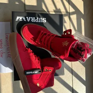 Supra Men's VAIDER Shoe Rose Red Suede Canvas Raw Rubber Sole Mid Top Sneakers