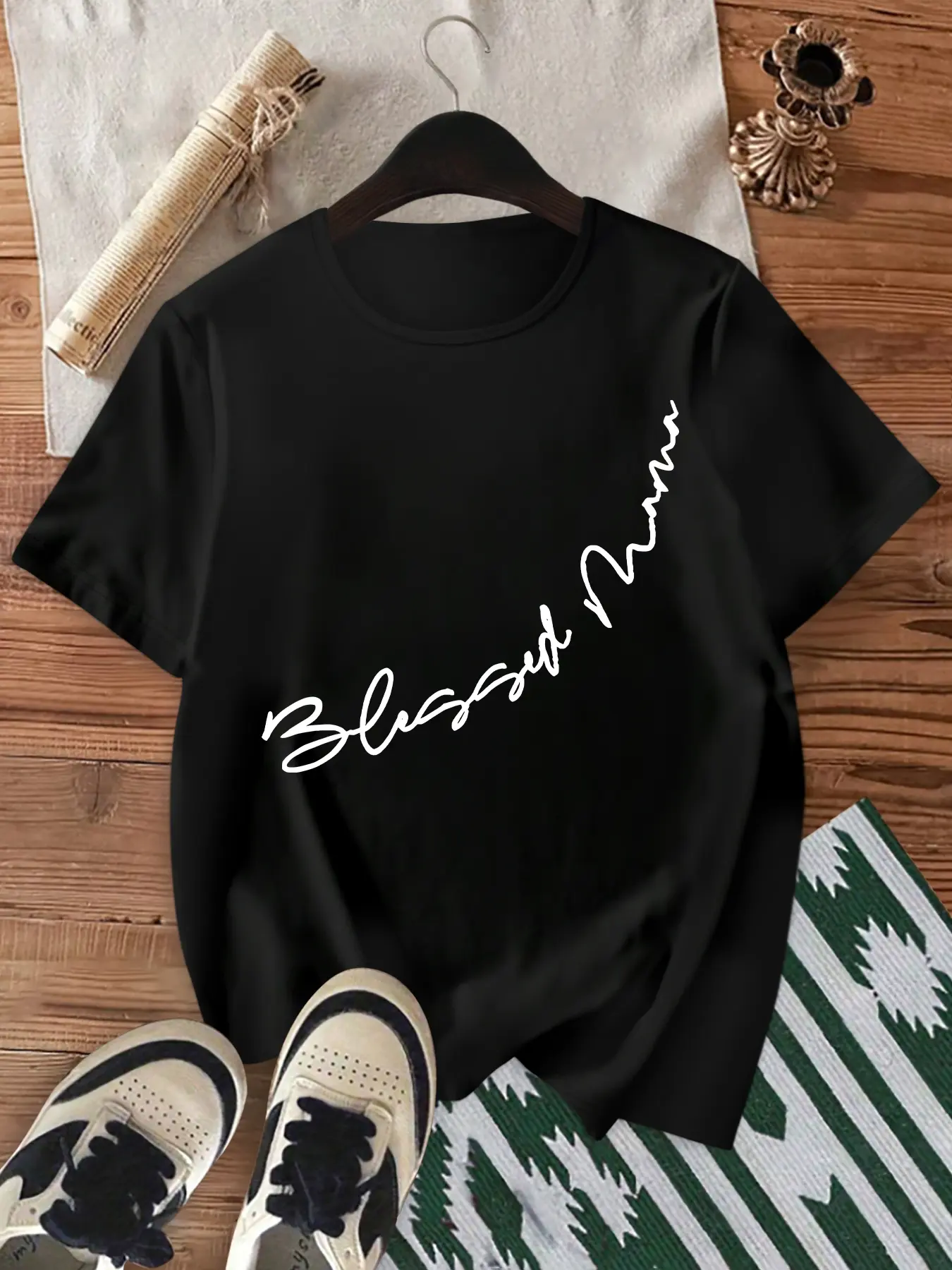 Solid Color "Blessed" Single-Word Letter Top: Cotton loose home casual sports crewneck short sleeve, "Blessed" letter conveys blessings, simple and versatile;