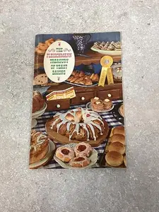 USED-The Fleischmann Treasury of Yeast Baking by Fleischmann (Paperback)