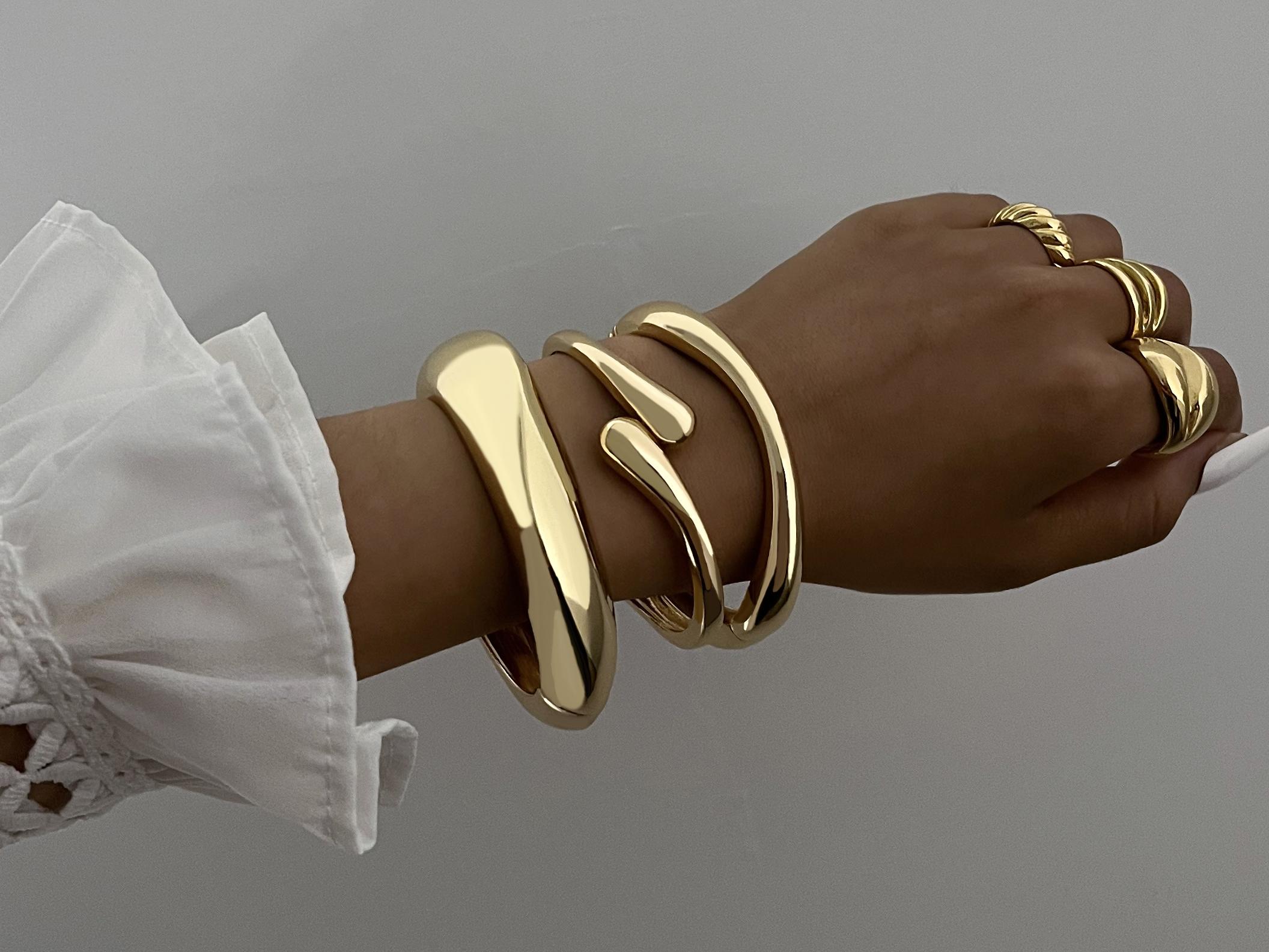 17KM Chunky Gold Bangle Bracelets for Women,  14K Gold Plated Big Stackable Bangles Set, Trendy Cuff Bracelet Stack Fashion Jewelry Gifts,