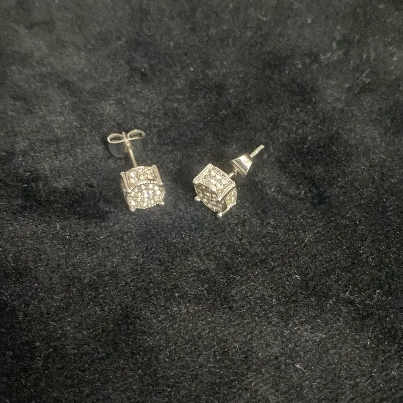 Vvs stud earrings