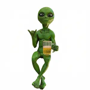 Alien Design Beer-Drinking Statue 1 Box Fun Humorous Outer Space Decor Alien Figurine with Beer Mug Ideal Gift for Sci-Fi Fans Ornaments Resin Animal Sculptures