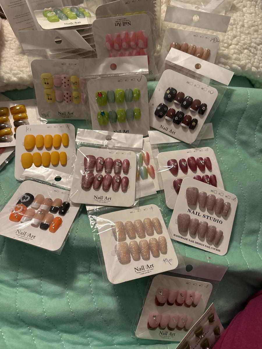 Item: L(short/medium), $63.99 32bags, host:Regina