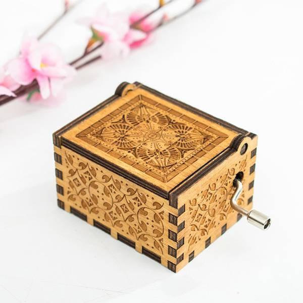 Creative Wooden Hand-Crank Music Box Vintage Musical Toy for Valentine's Day and Birthdays with Engraved Lyrics