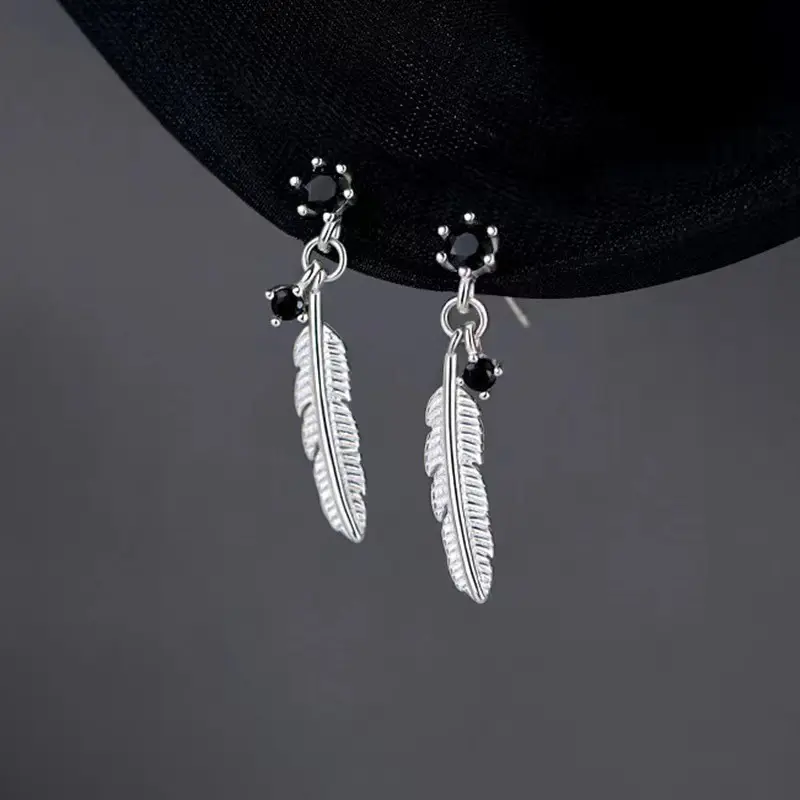 Women's Korean-Style Fashionable Feather & Studs Earrings - Elegant, Trendy, Niche Design Costume Jewelry with Copper Base