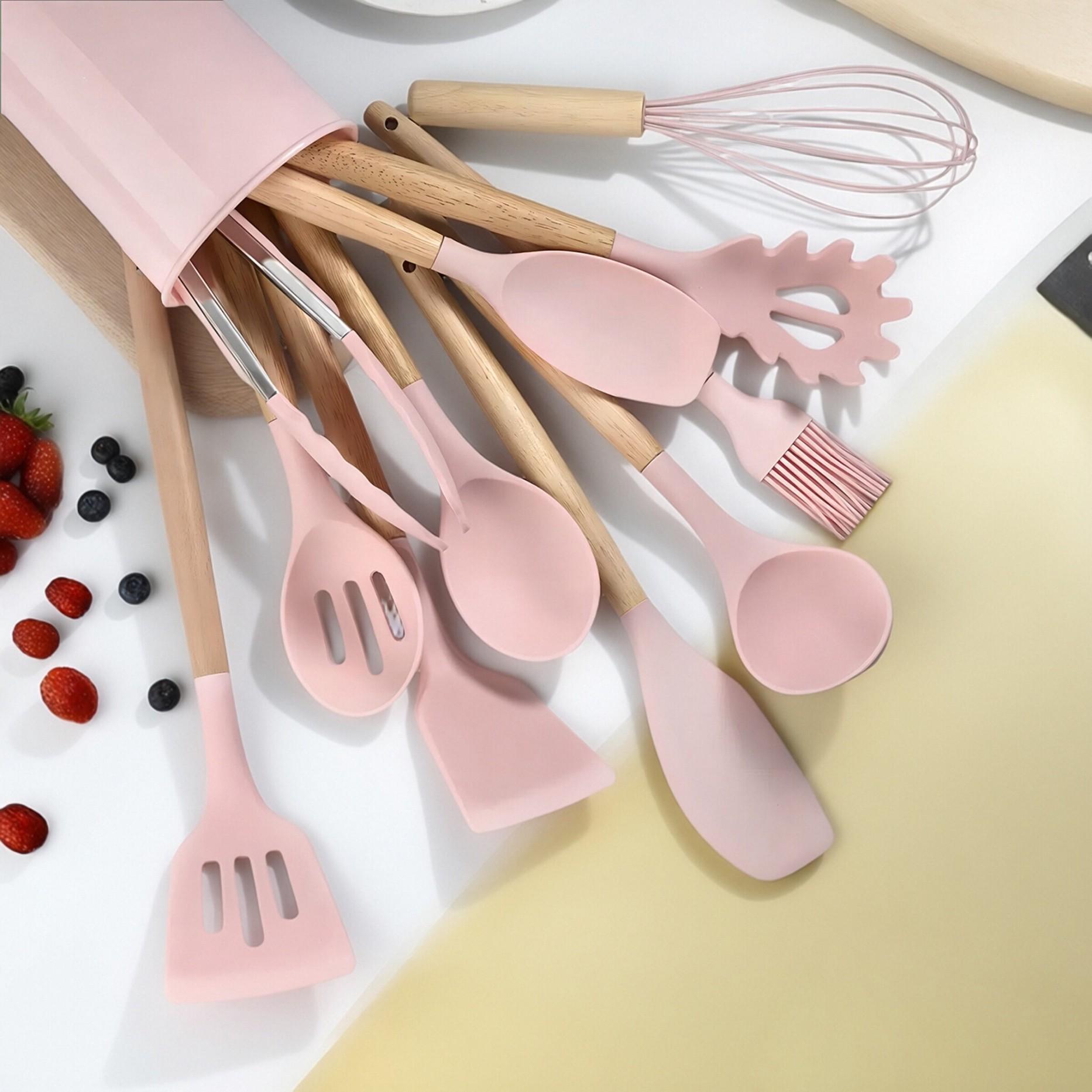 Kitchen Knife Set with Heat-Resistant SiliconeUtensils and Wooden Handles ldeal Gift forWomen on New Year, Valentine's Day 33-PieceSilicone Cooking Utensils Kitchen Utensils Set446 °Heat-resistant Spatula Clip for Heat-resistant Cookware