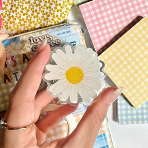 Daisy Floral Kindle Grip: Magnetic Bookish Phone Accessory