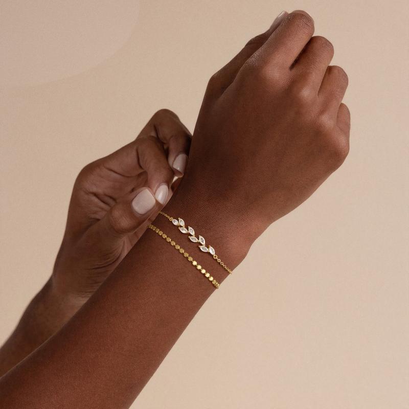 CAROVO 14K Gold-Plated Cuban Chain Bracelet Set with Leaf Shaped Crystal Beads Layered Stackable Waterproof Gold Jewelry Gift for Women