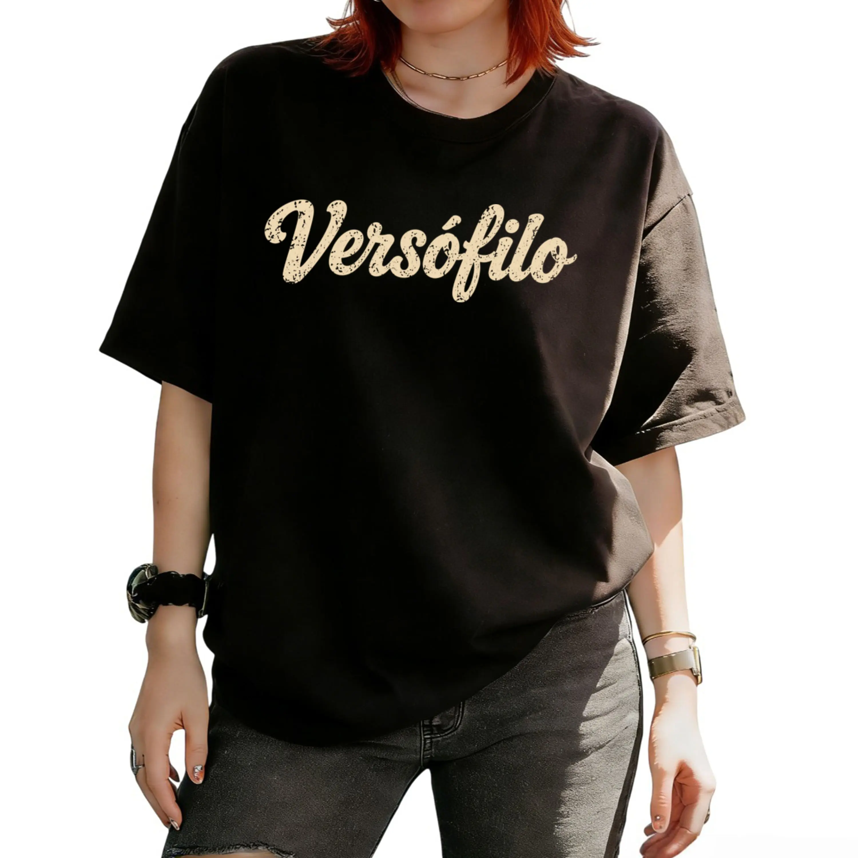 Women's Cotton Customized Distressed Cursive Versófilo Script Graphic Relaxed Fit T-Shirt, Literary Inspired Clothes for Spanish Speaking Poetry Enthusiasts, Daily Layering Top