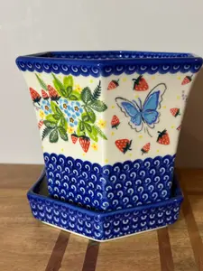 Kalich, Art Level, Medium Strawberry Flower Pot/Planter with Tray