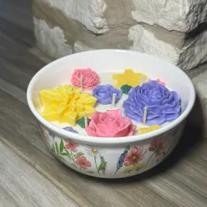 Spring floral candle